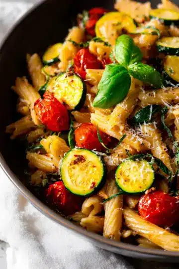 Pasta with Zucchini and Tomatoes