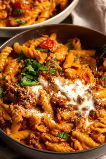 One pot creamy tomato beef pasta