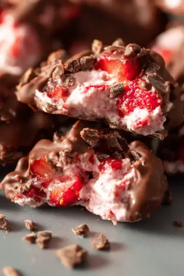 Chocolate Strawberry Yogurt Clusters (Viral Recipe!)