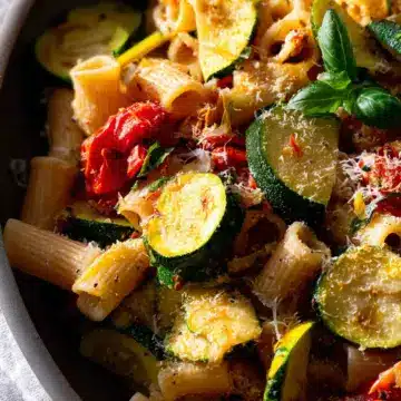 Pasta with Zucchini and Tomatoes