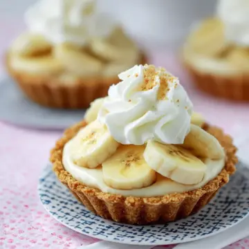 Mini Banana Cream Pies Recipe (No-Bake and Easy)