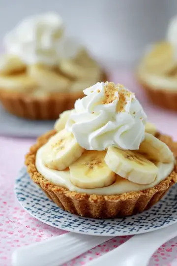 Mini Banana Cream Pies Recipe (No-Bake and Easy)