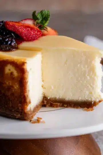 perfect new york style cheesecake (rich & creamy!)
