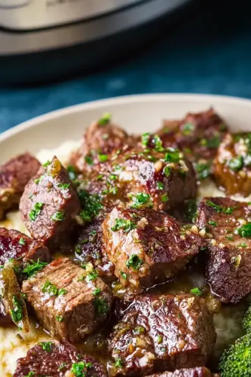 Crockpot Garlic Butter Steak Bites